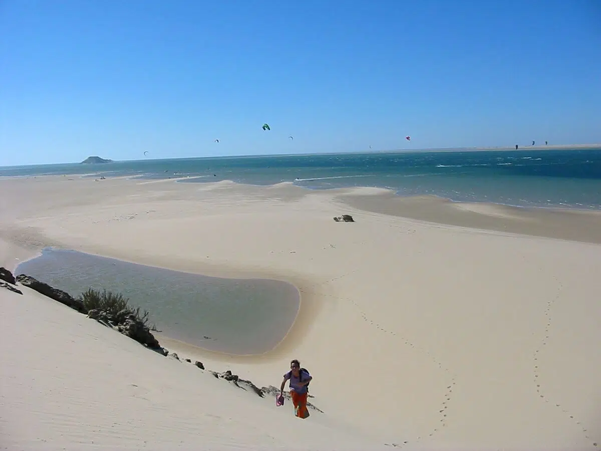 Baie de Dakhla avec kitesurfeurs